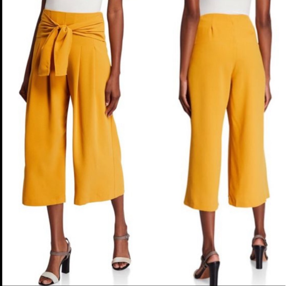 Moon River Wide Leg Pants in gold/mustard yellow.  Size Medium. NWT